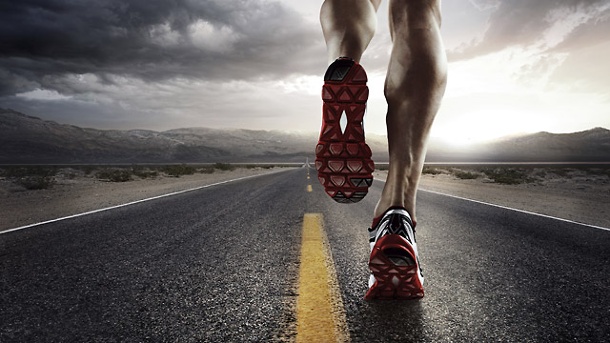 eine-strasse-ein-mann-mehr-braucht-es-zum-joggen-nicht-.jpg